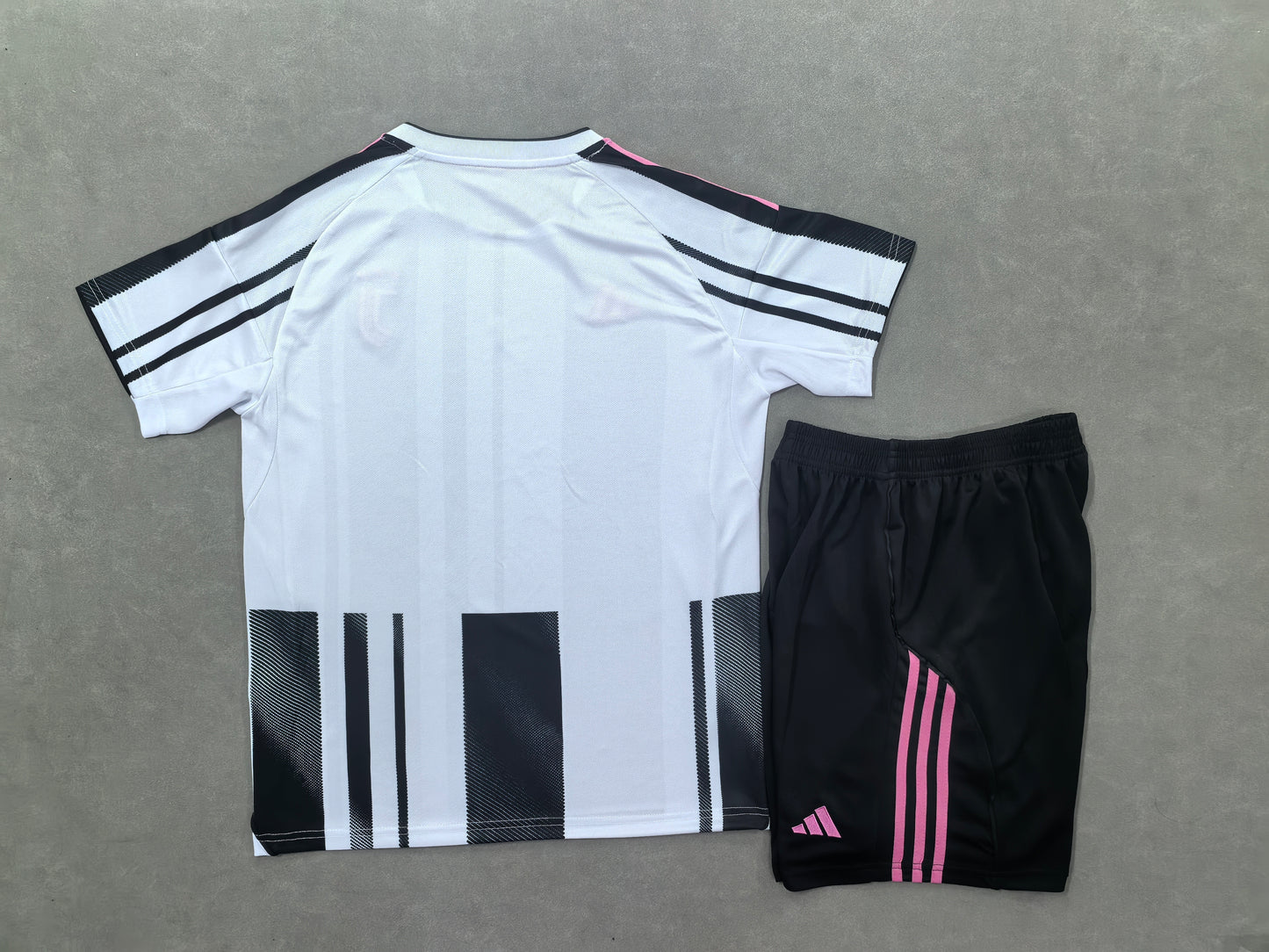 KIT ENFANT JUVENTUS